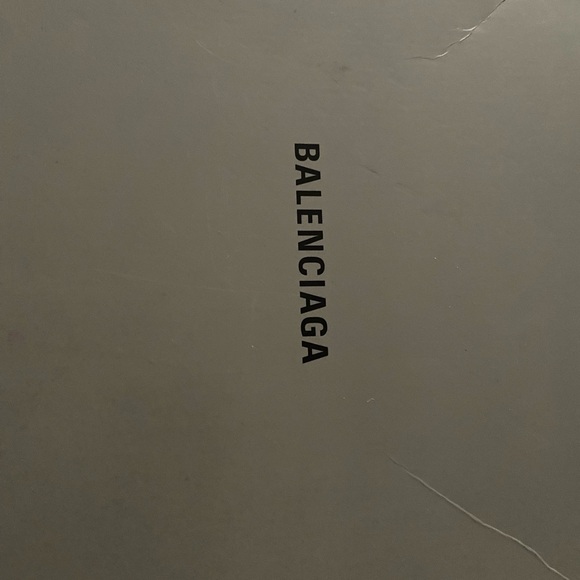 542436 W1GC1 1050
TRACK SNEAKER
DOUBLE PERF.MESH/FABRIC - Picture 1 of 10